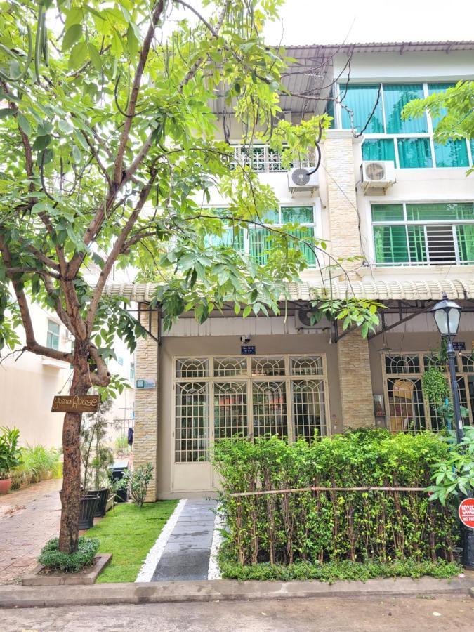 Yana House Phnom Penh Hotel Luaran gambar