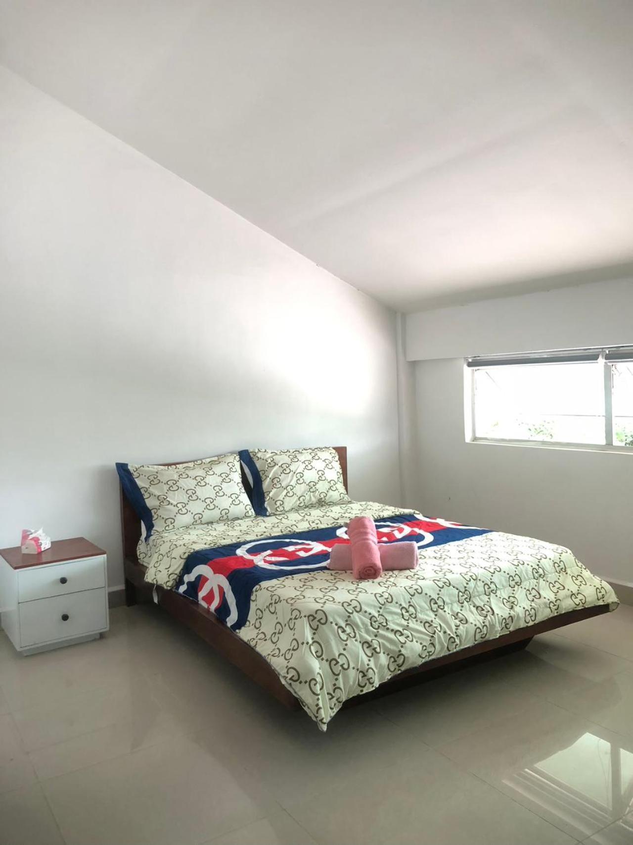 Yana House Phnom Penh Hotel Luaran gambar